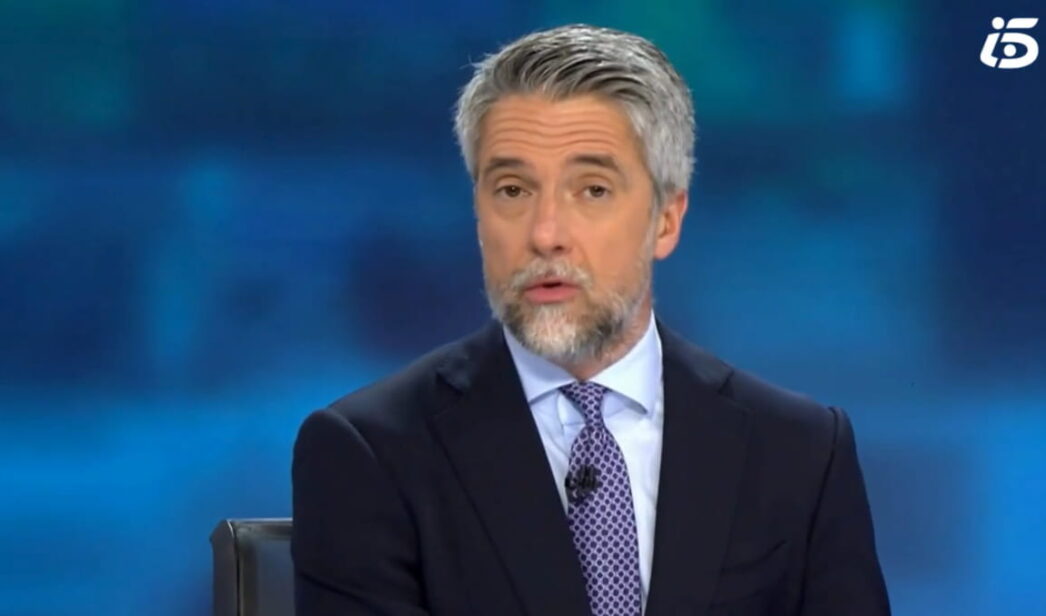 Carlos Franganillo durante Informativos Telecinco