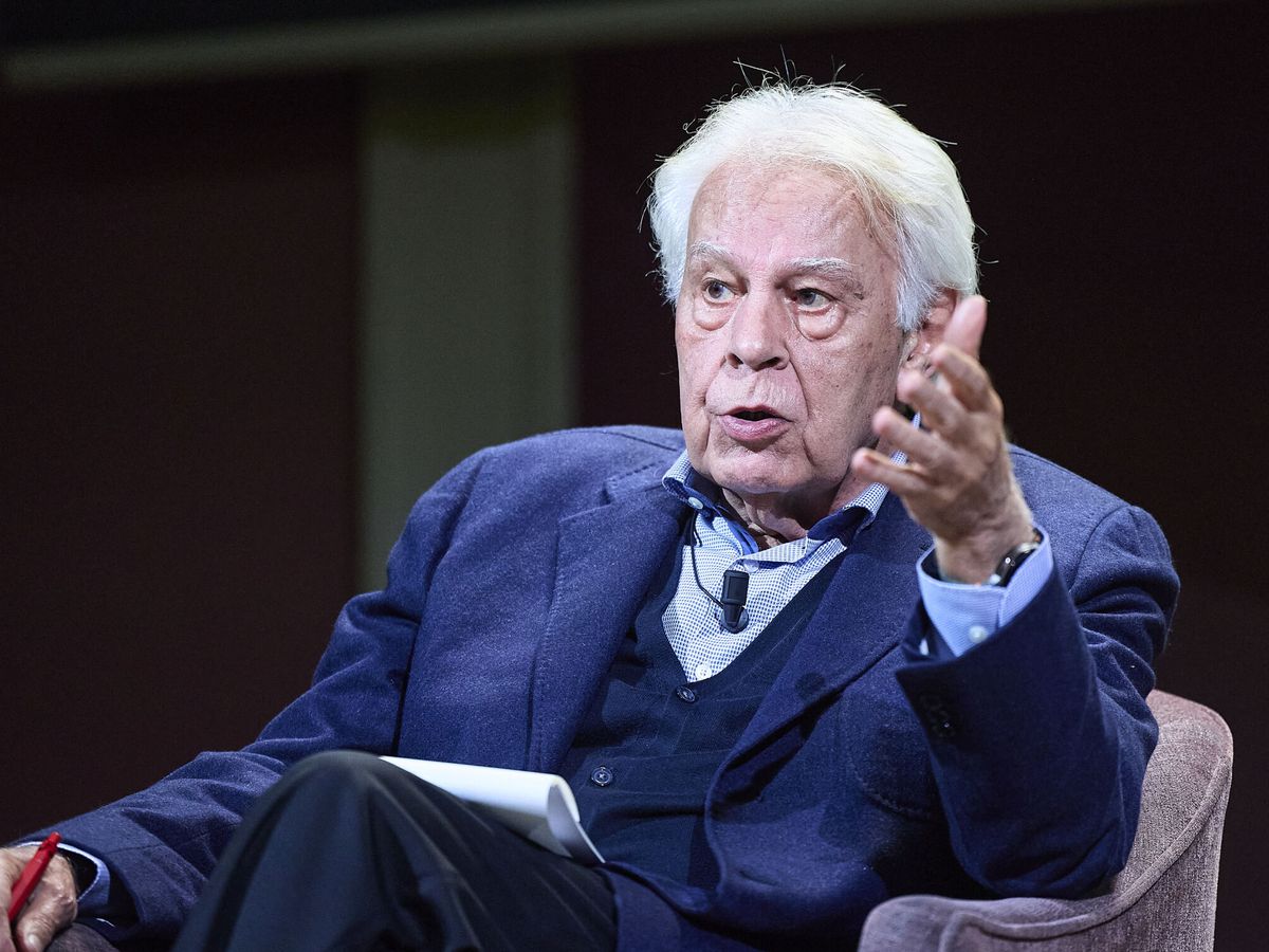 Felipe González durante una intervención pública