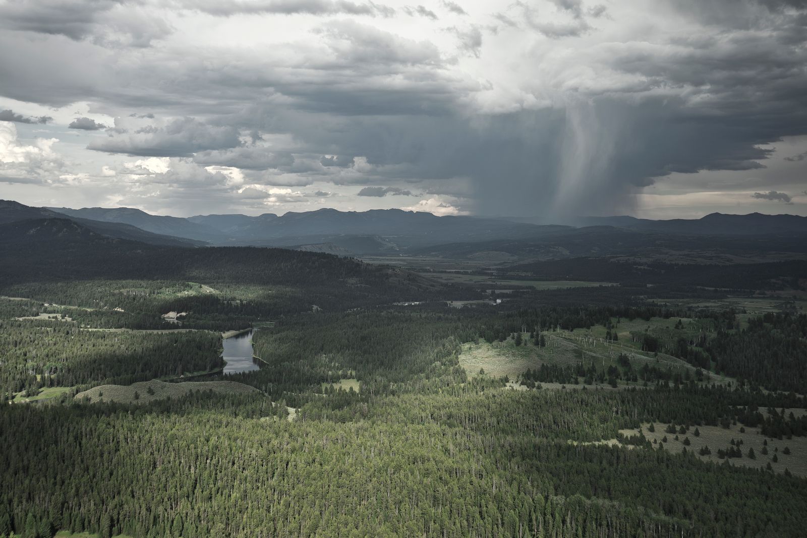 Paisaje con nubes, fotografía de recurso