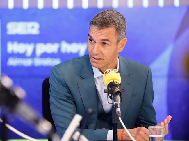 Pedro Sánchez durante una entrevista radiofónica